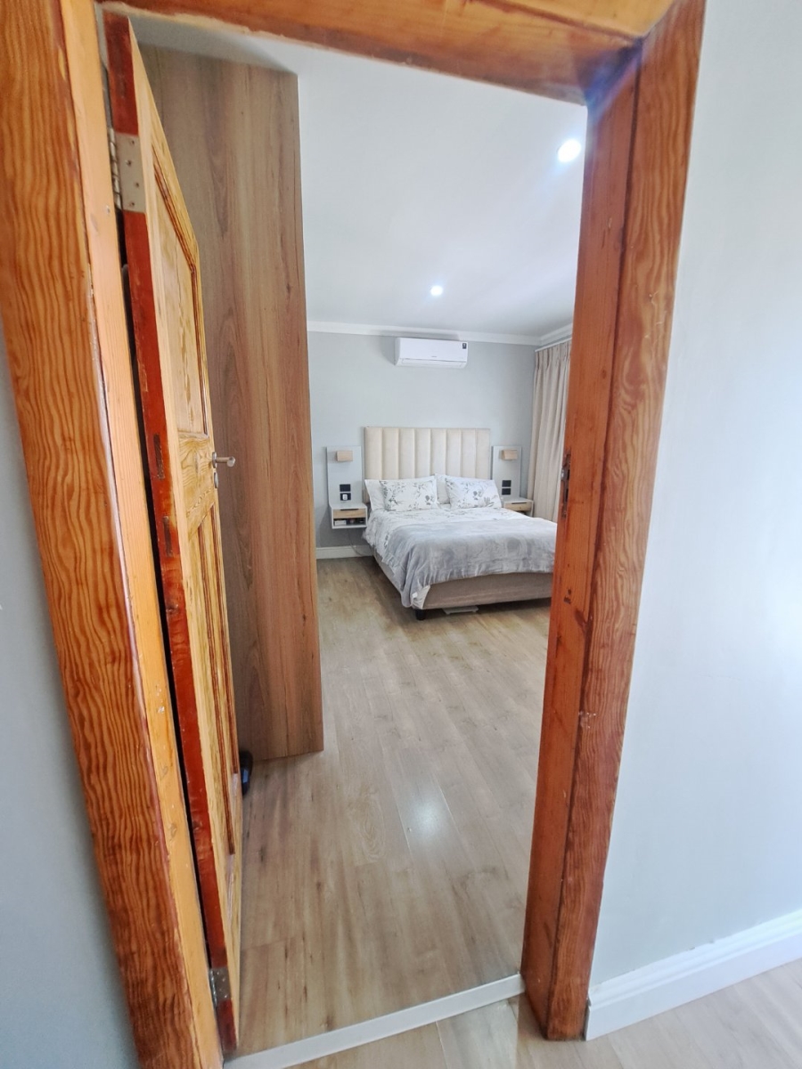 4 Bedroom Property for Sale in Rondebosch East Western Cape